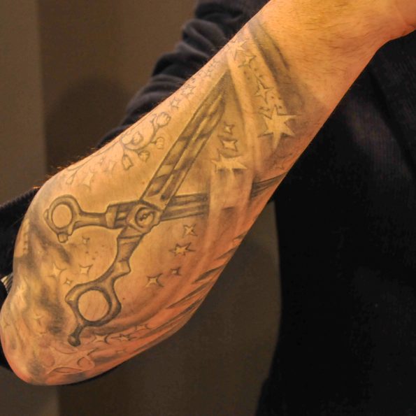Arm Tattoo einer Mizutani Schere
