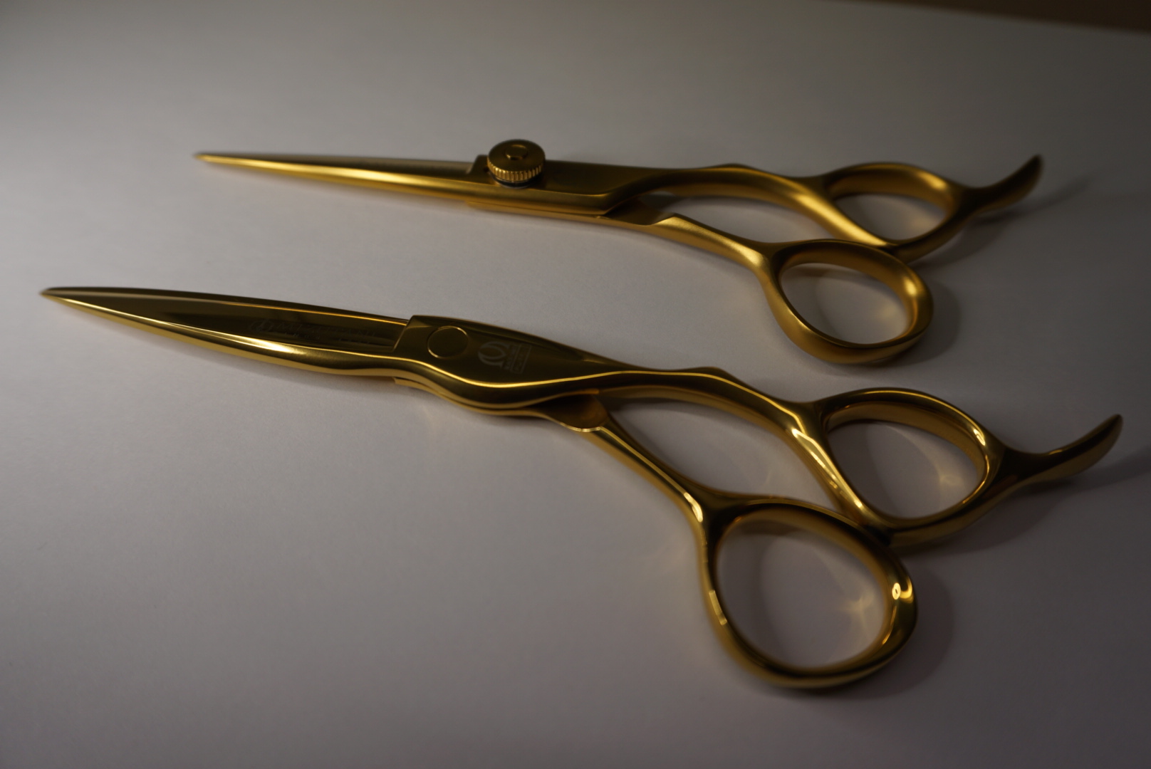 Fit Puffin Gold glänzend und Fit Gold matt | MIzutani Friseurschere