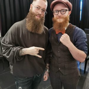 Mizutani Europe Barber Seminar 2019 | Foto Barber und Kunde Hinter den Kulissen nach der Präsentation des Haarschnitts