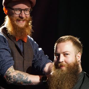 Mizutani Europe Barber Seminar 2019 Live Präsentation eines Haarschnitts Barber schneidet Haare auf der Bühne